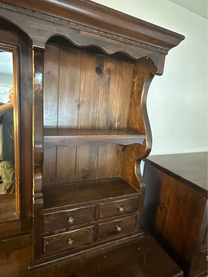 Bennington Pine - 2 Dressers and Hutch - photo 3