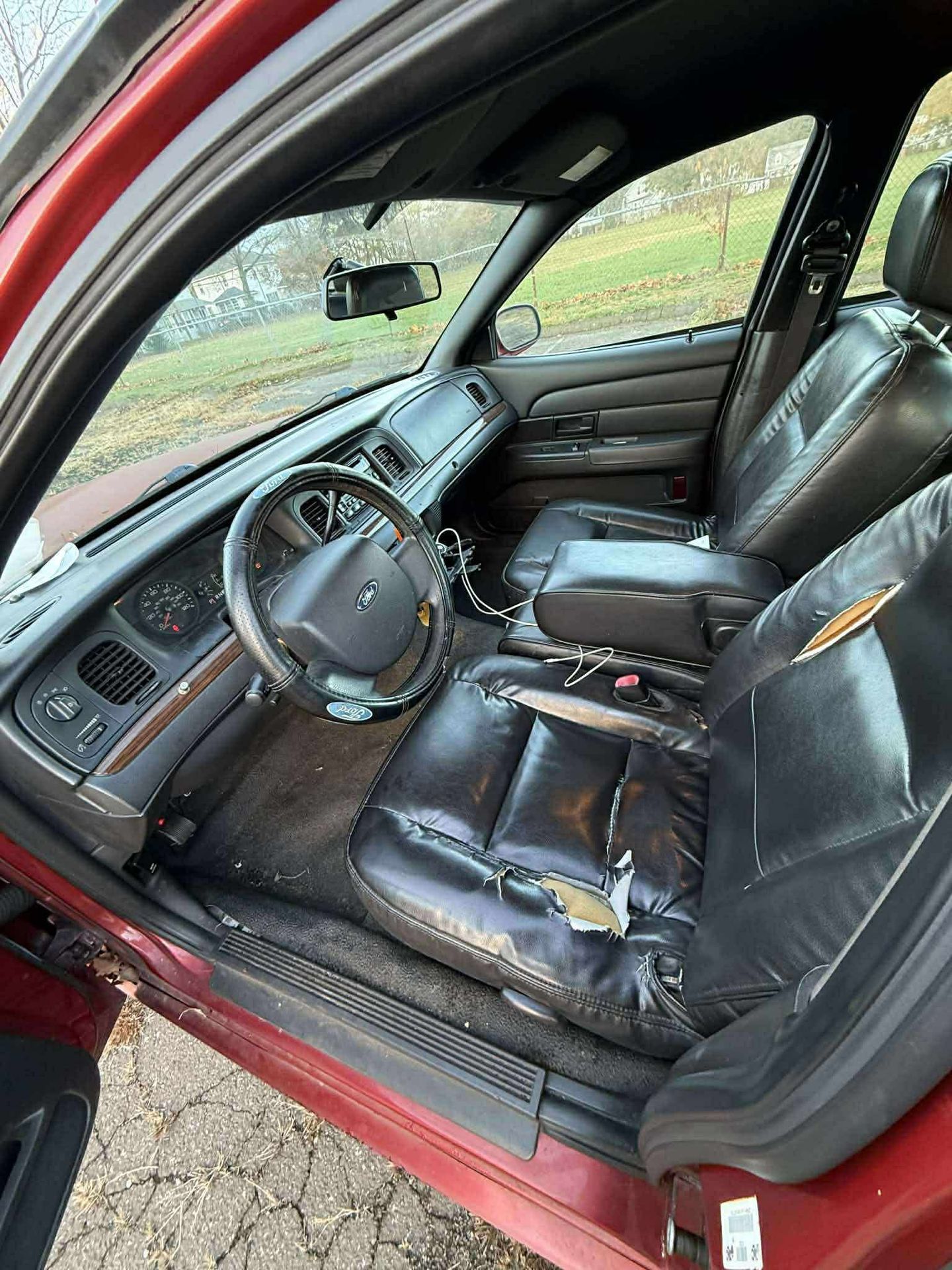 2009 Ford Crown Victoria - photo 2