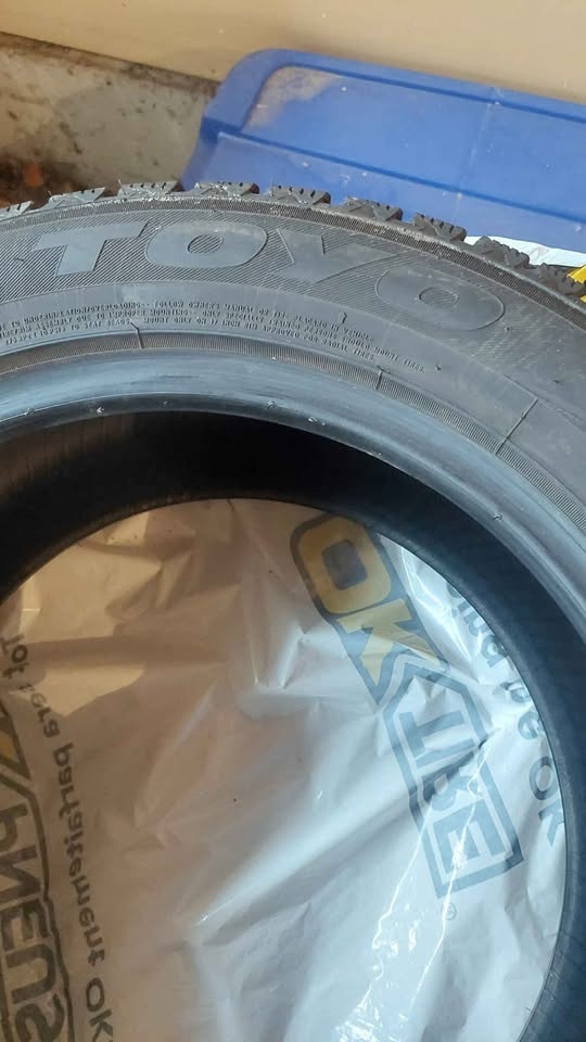 Toyo Observe GSi-6 Ice and Snow Tires 235/55R17 - photo 2