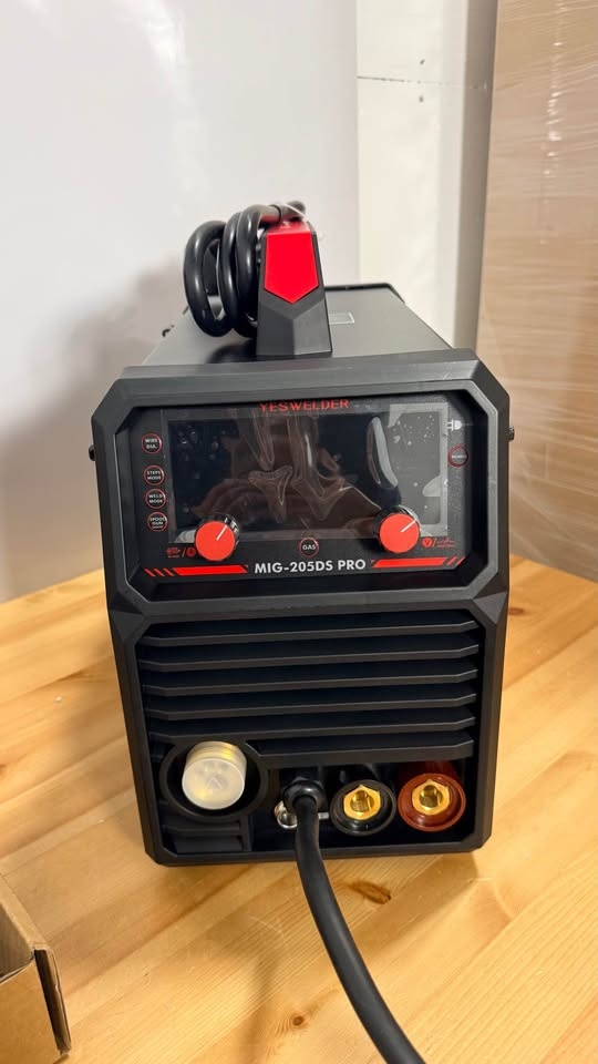 200A MIG Welder 110/220V Dual Voltage – Gas/Gasless – 5 in 1 – N - photo 2
