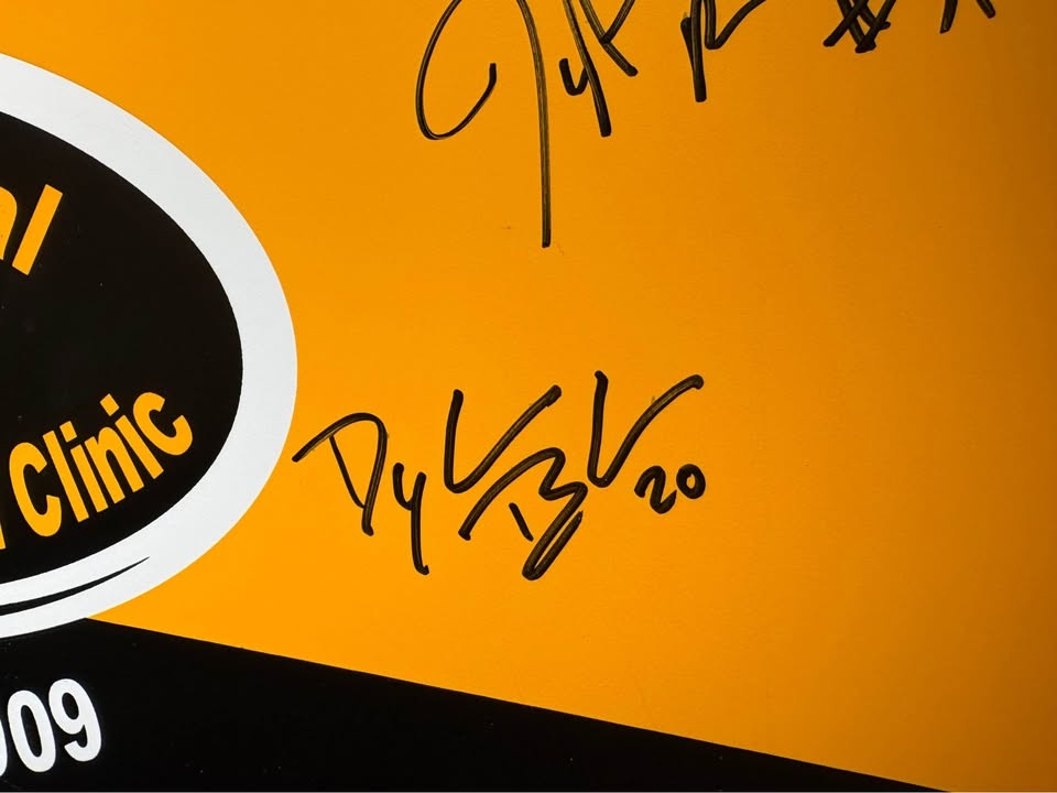 Hamilton Tiger-Cats 2009 SIGNED Tim Hortons Clinic Street Sign - photo 5