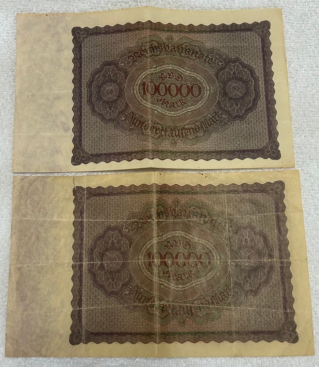 Set of Two 1923, 100,000 German Mark Banknotes - photo 2