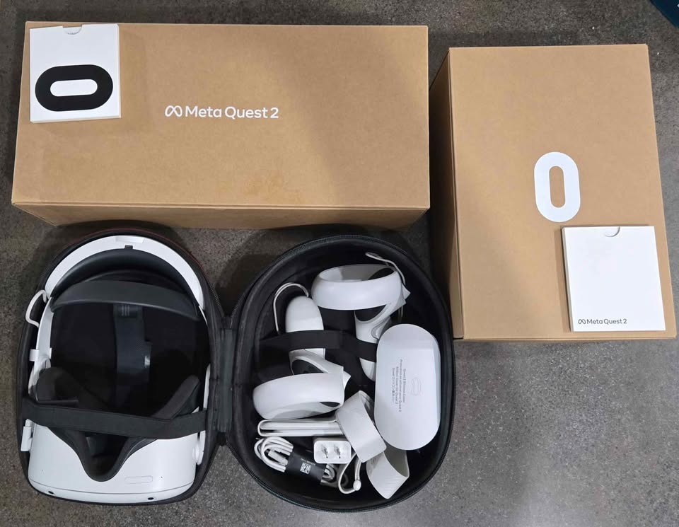 Meta Quest 2 VR Headset (128 GB) w Elite Battery Strap. Like New - photo 4