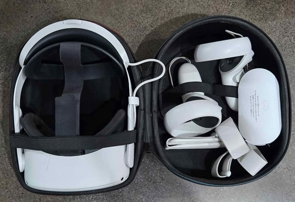 Meta Quest 2 VR Headset (128 GB) w Elite Battery Strap. Like New - photo 5