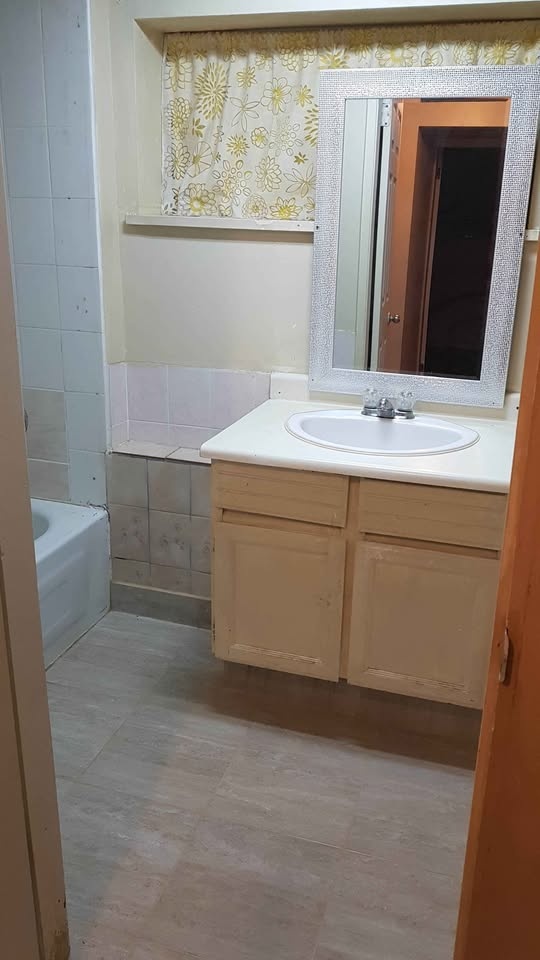 2 Bed 1 Bath House for Rent - photo 3