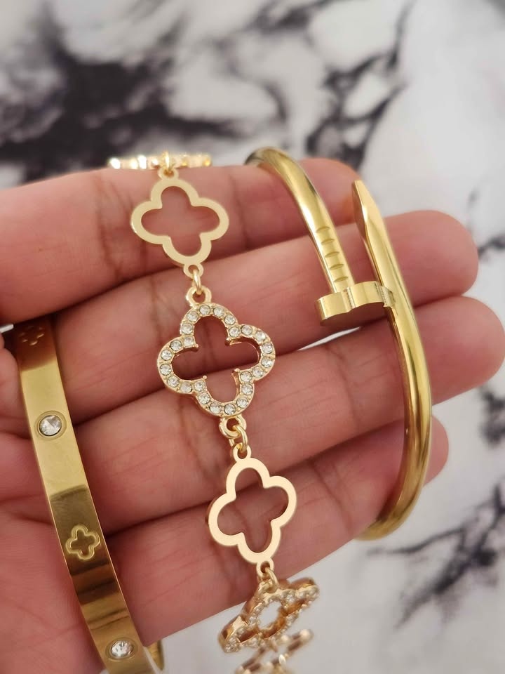 Elegant Gold Clover Bracelet Set – Brand New - photo 2