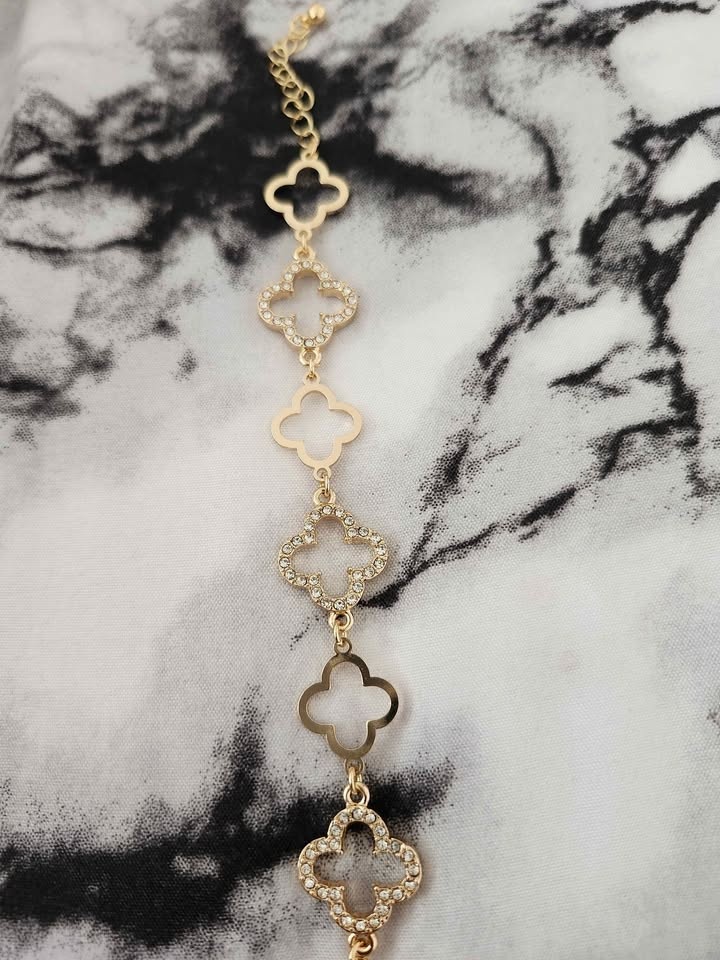 Elegant Gold Clover Bracelet Set – Brand New - photo 4