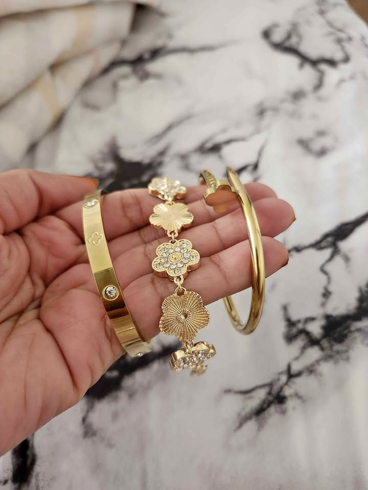 Luxury Gold Clover Bracelet Set - Brand New