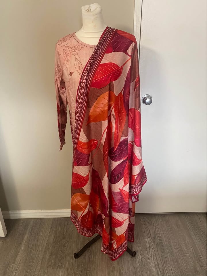 Brand New 3 Piece Pakistani Suit - Size Medium - photo 4