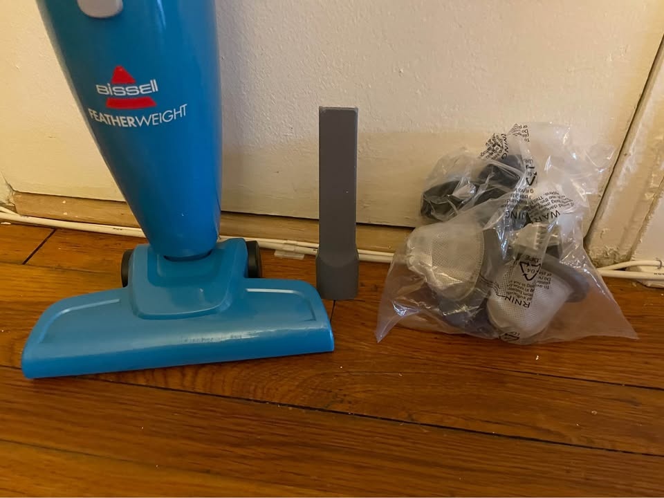 Bissell Featherweight Stick Vacuum w/ Filters & Crevice Tool - photo 2