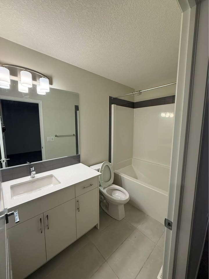 4 Bed 2.5 Bath Laned Home in Glacier Ridge - photo 5