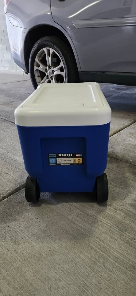 Igloo 38 QT Wheelie Cool Hard Sided Cooler with Wheels, Blue - photo 3