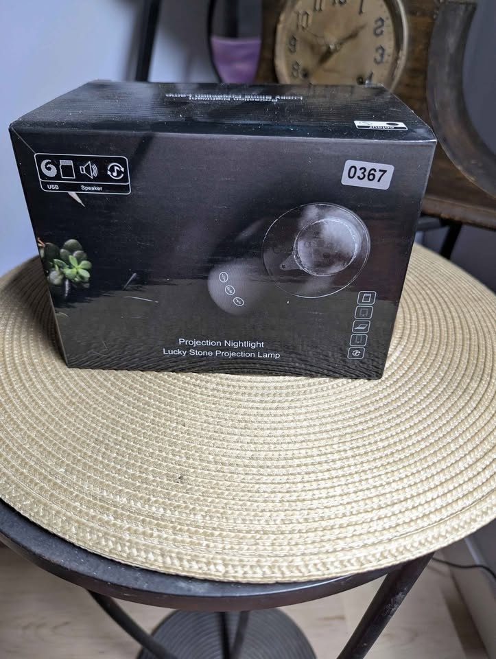 Projection Lamp / Bluetooth Speaker - Brand New - photo 2