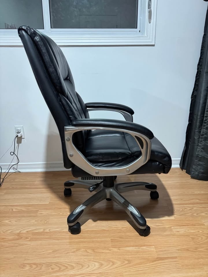 Staples Osgood High-Back Manager's Chair - photo 2
