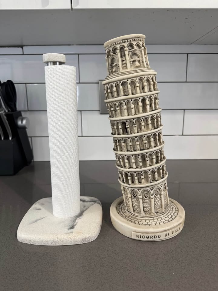Italy Leaning Tower of Pizza Statue - photo 2