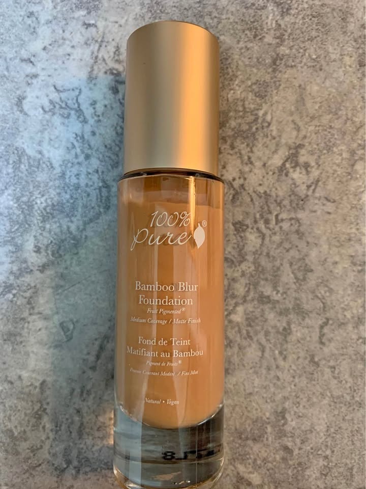100% Pure Bamboo Blur Foundation Tinted Moisturizer - Golden Pea