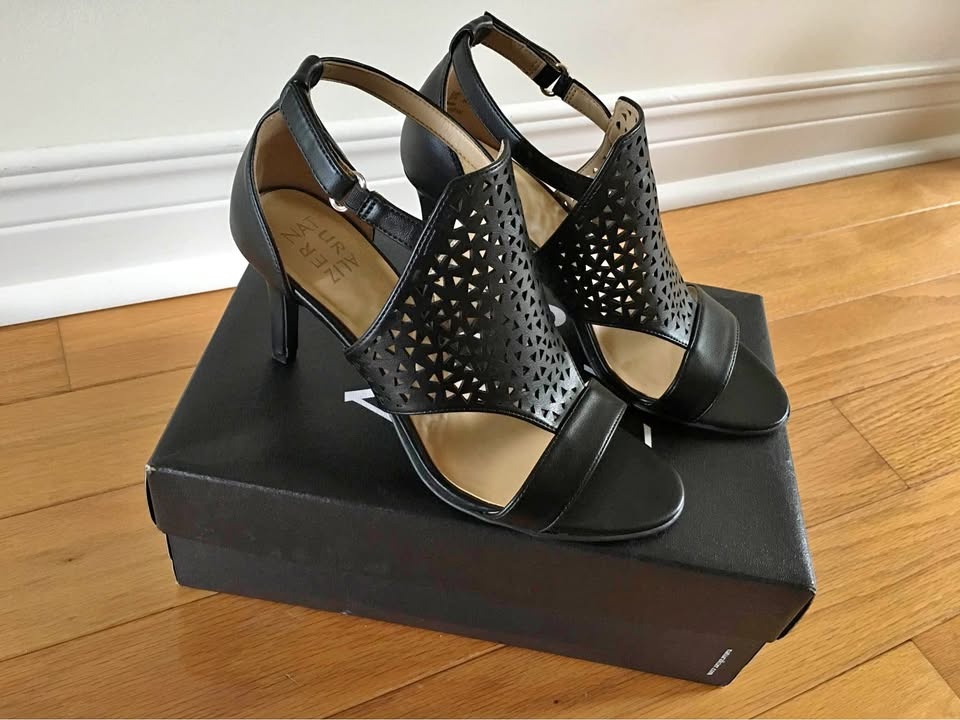 Brand New Black Sandals Size 7.5-8 - P/U Warden & Hwy 7 Markham