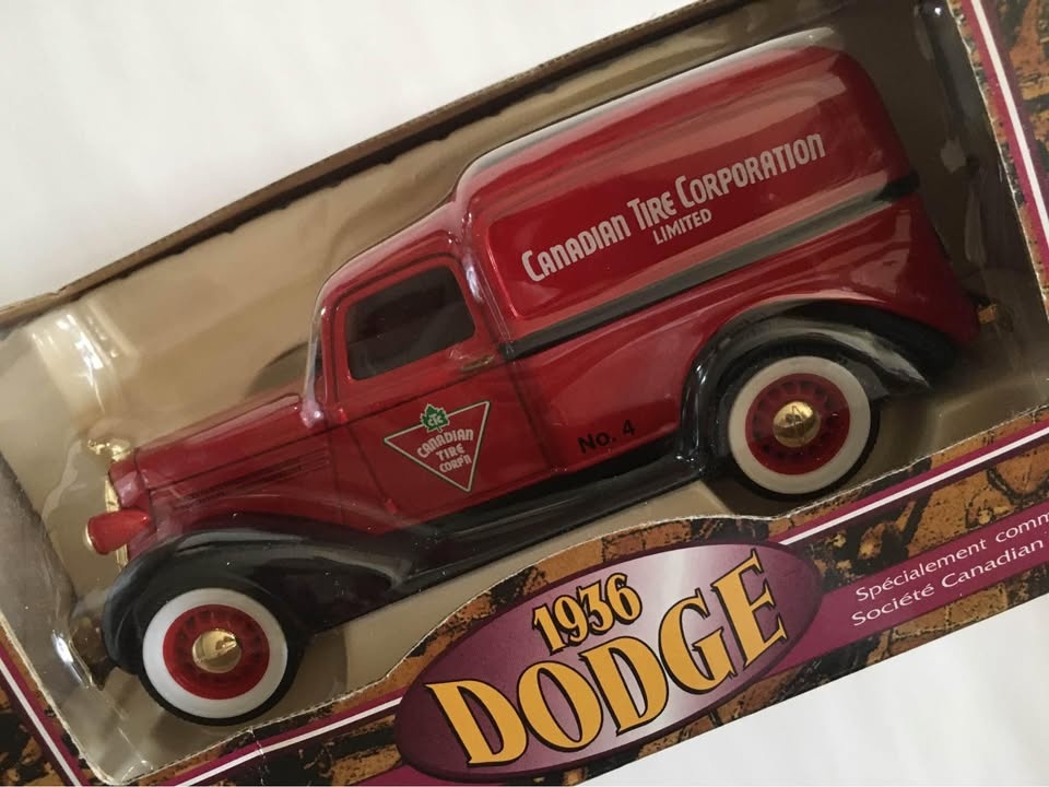 Canadian Tire 1936 Dodge Truck Collector's Bank - NIB - photo 2