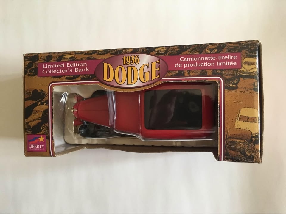 Canadian Tire 1936 Dodge Truck Collector's Bank - NIB - photo 3