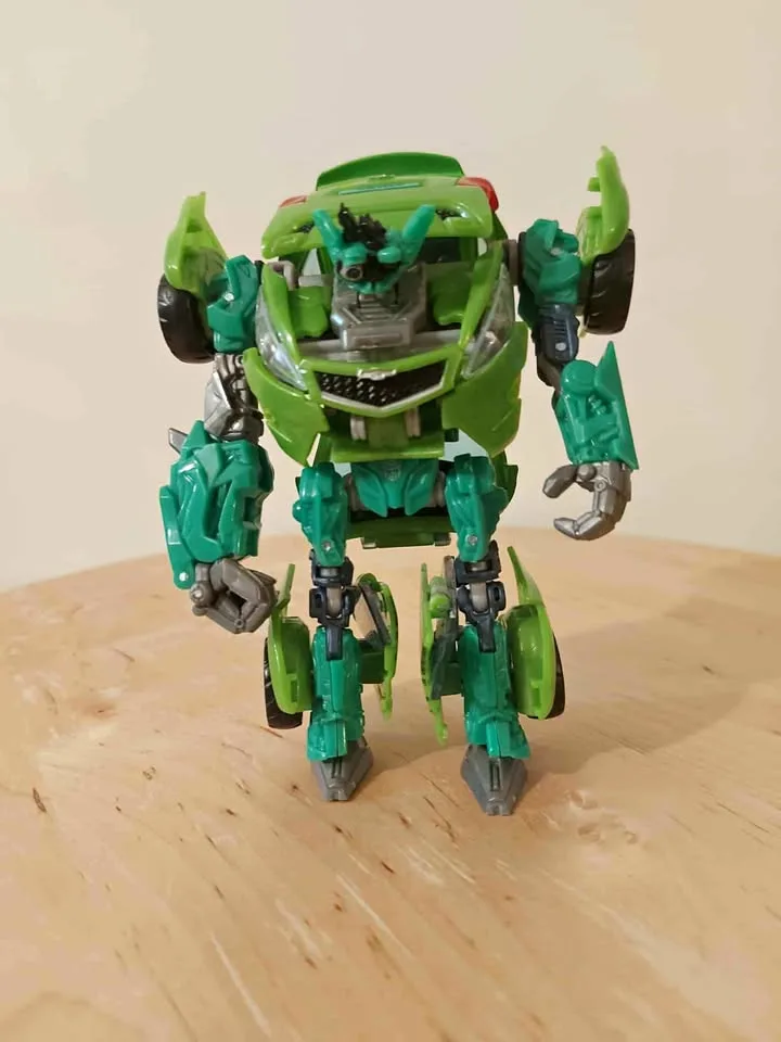 Transformers ROTF Deluxe Autobot Skids thumbnail