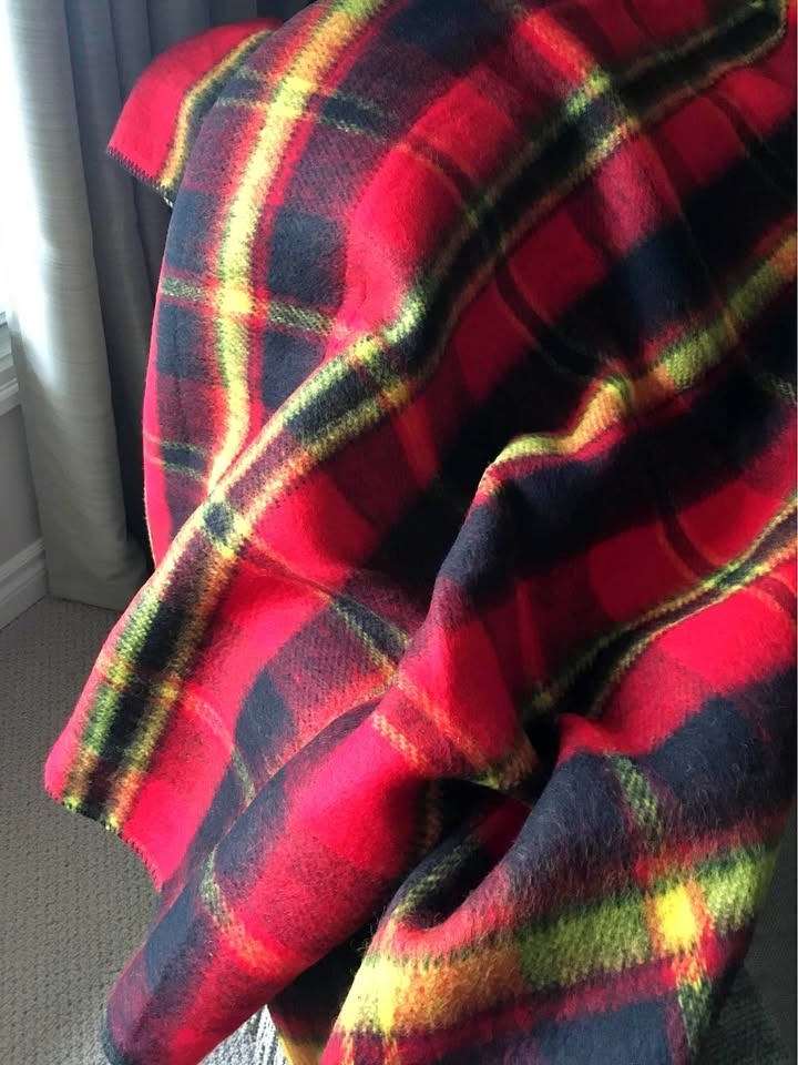 Brand New w/Tag Soft/Warm Acrylic Throw Blanket 73"X44"