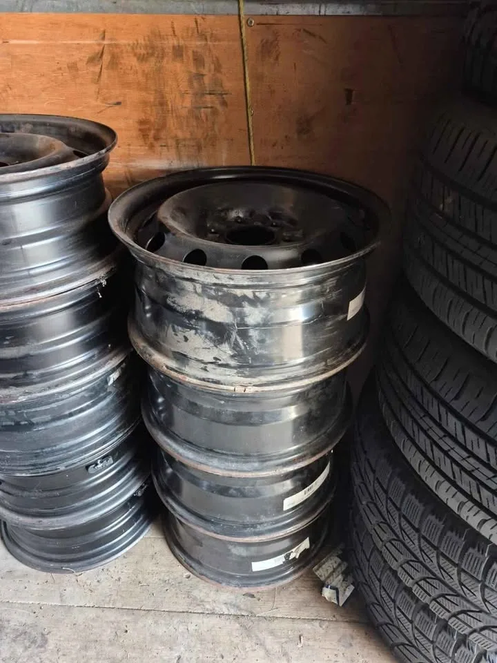 17inch Steel Rims Came off of Ford F150 - photo 2