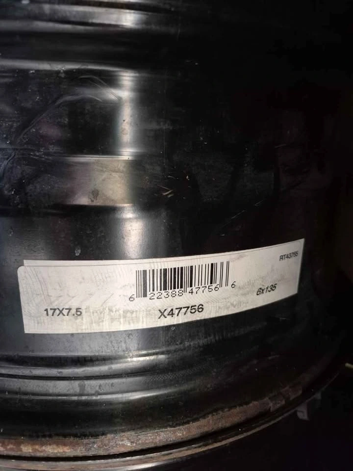 17inch Steel Rims Came off of Ford F150 - photo 3