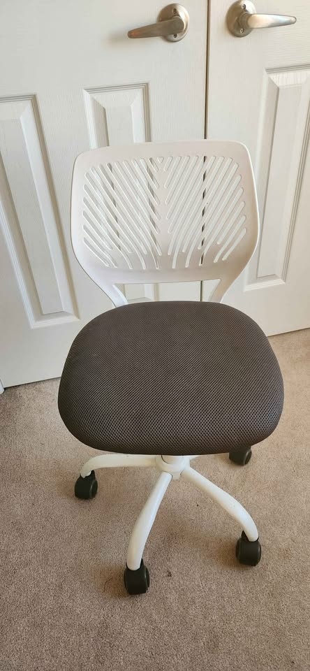 Study desk with chair - photo 2