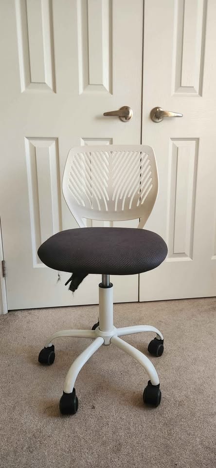 Study desk with chair - photo 5