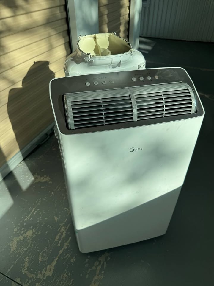 Midea AC 12000 BTU Air Purifier Dehumidifier - photo 2