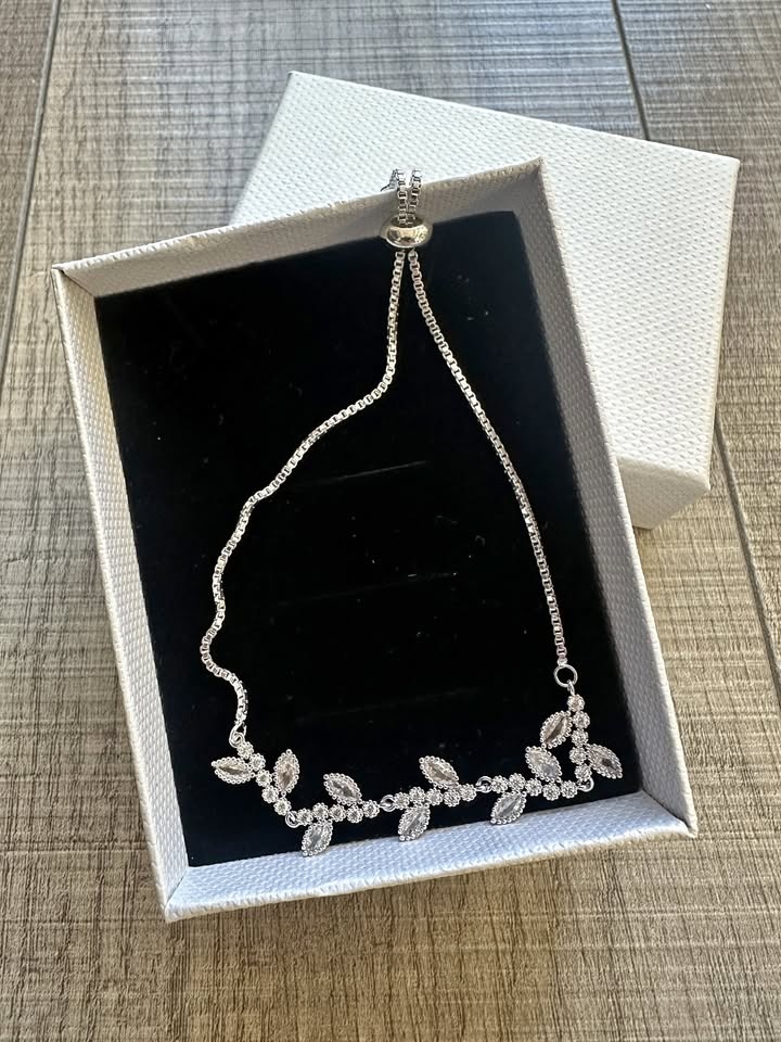 Elegant Vine Bracelet - Silver