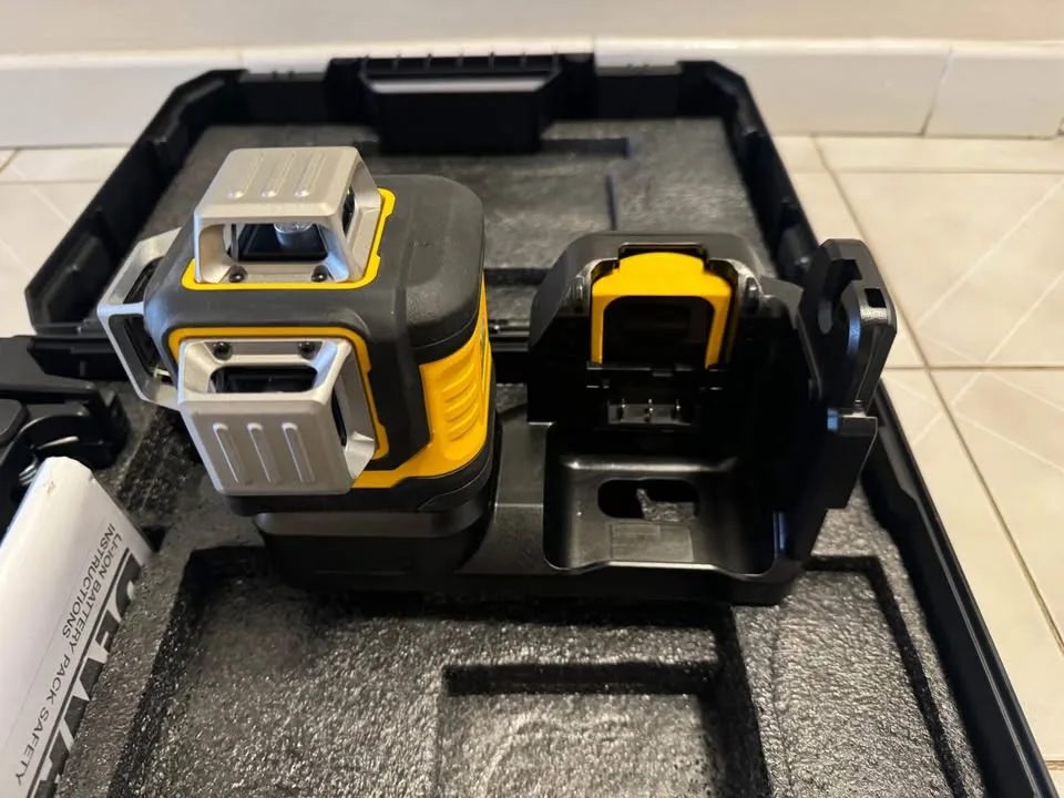 DEWALT 20V MAX Laser 3 Beam Green (DCLE34030G) image indicator(2)