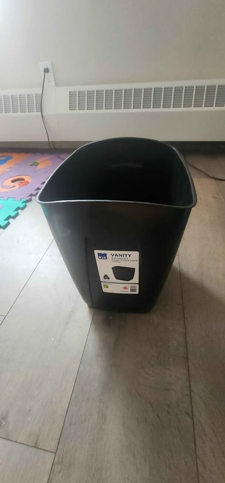 Trash Bins + Disney Frozen Bucket - photo 4