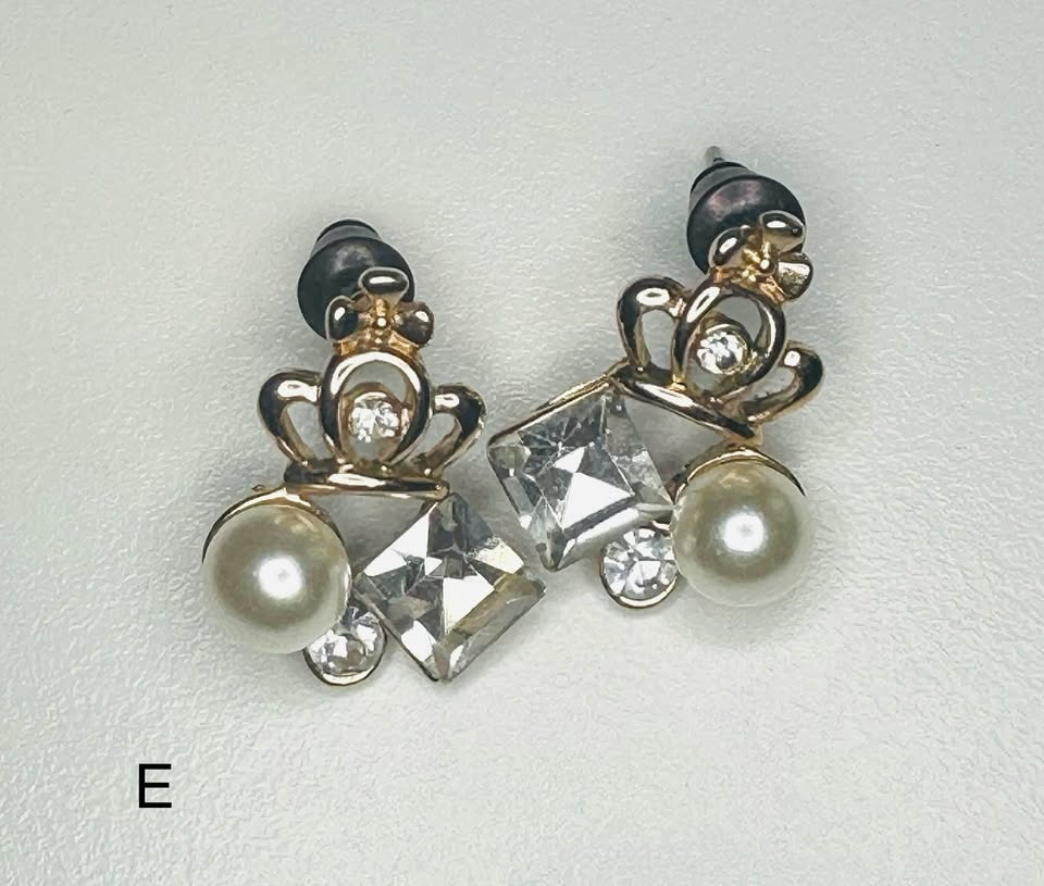 Fashionable Earrings: Crown, Pearl and Shiny Stones