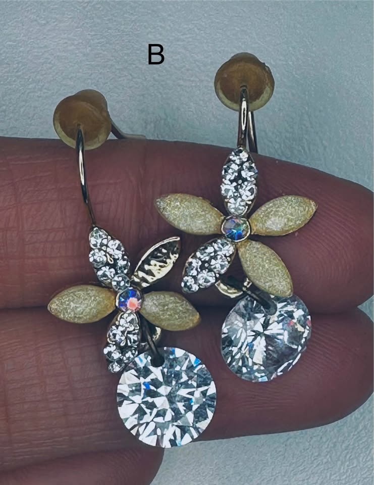 Fashionable Earrings: Beautiful Flower
