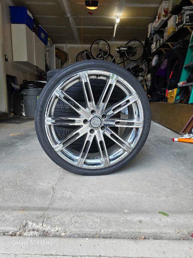 Chrome Cozmo Wheels & Zenna 245/35ZR20 UHP Tires