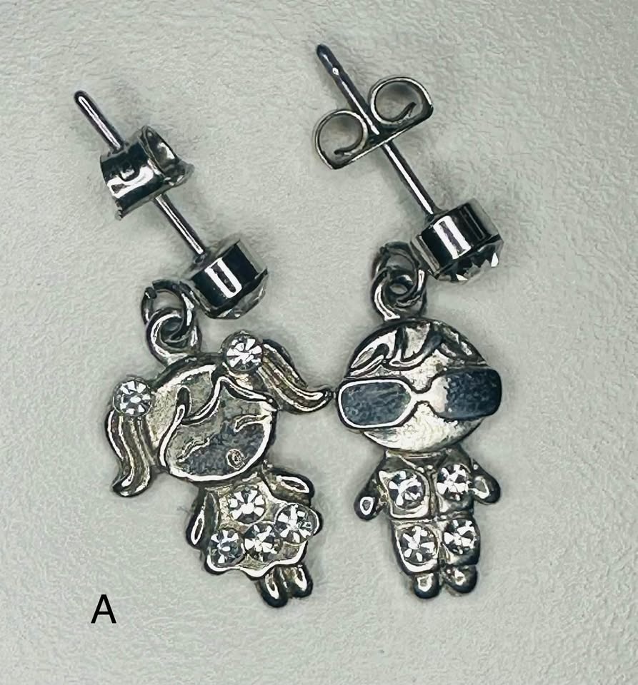 Fashionable Earrings: Girl and Guy Earring
