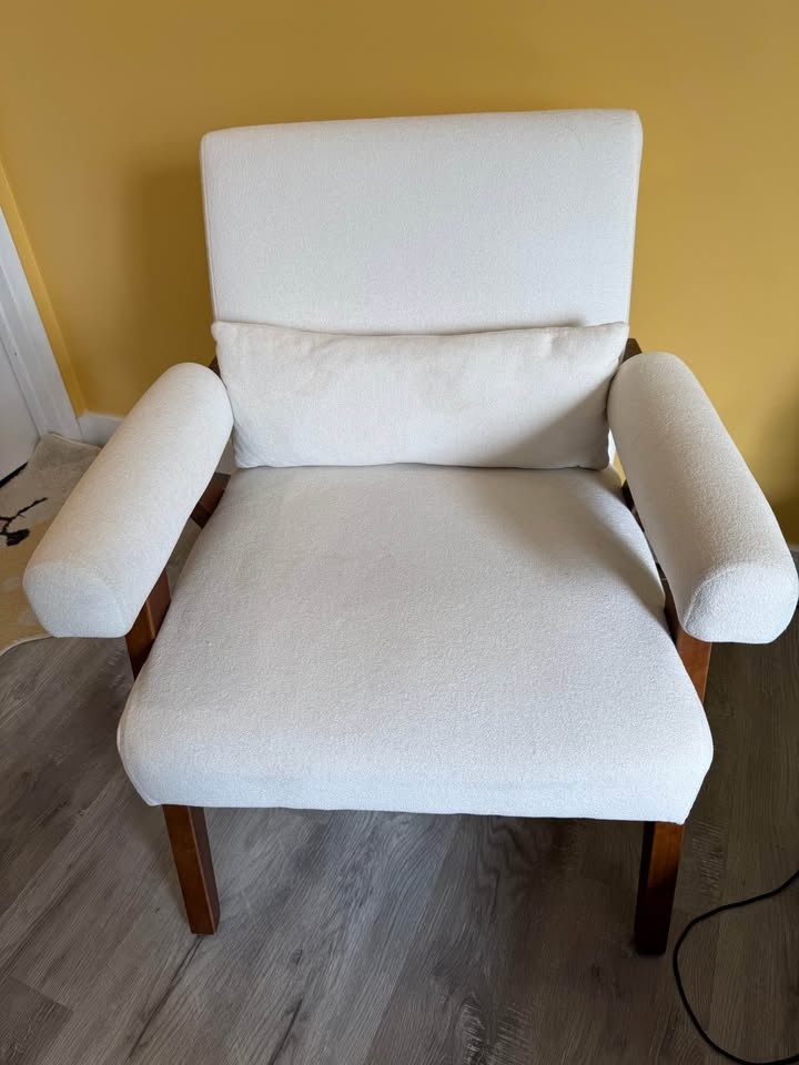 Like-New Mid-Century Accent Chair (Solid Wood / Stain Resistant) - photo 2