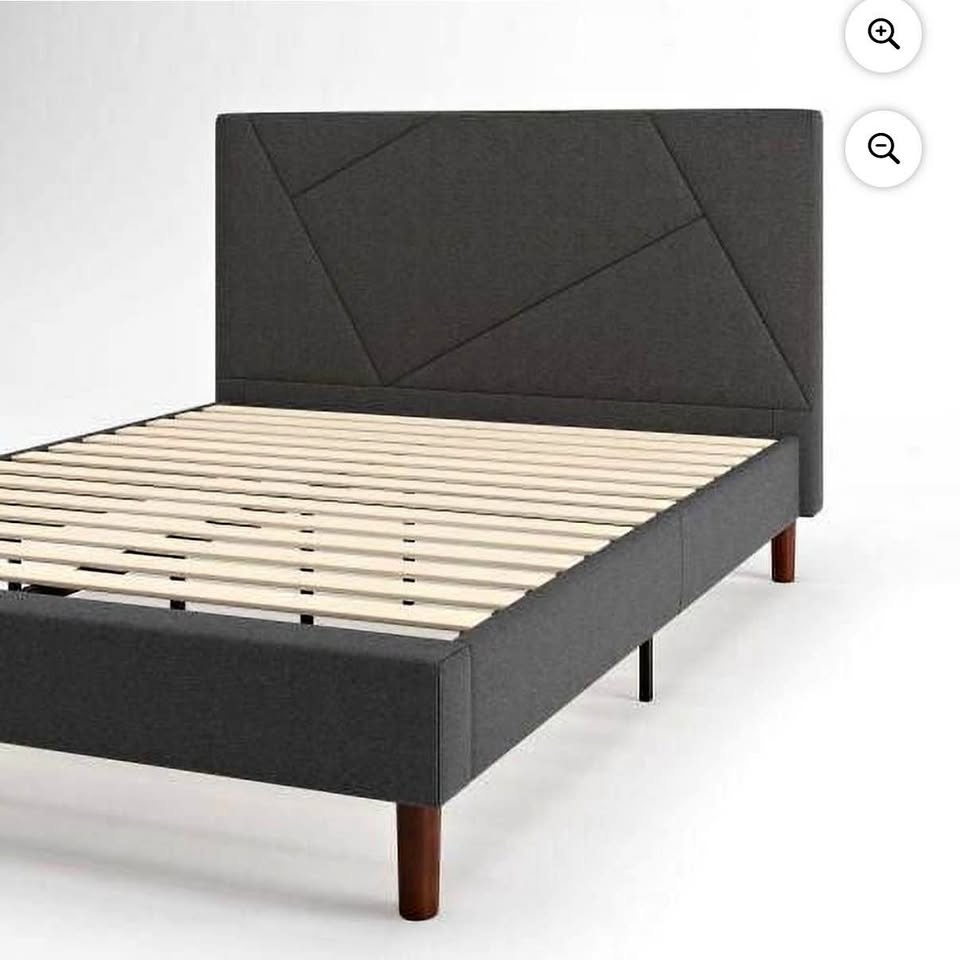 Zinus Judy 43" Upholstered Platform Bed Frame (Like New)