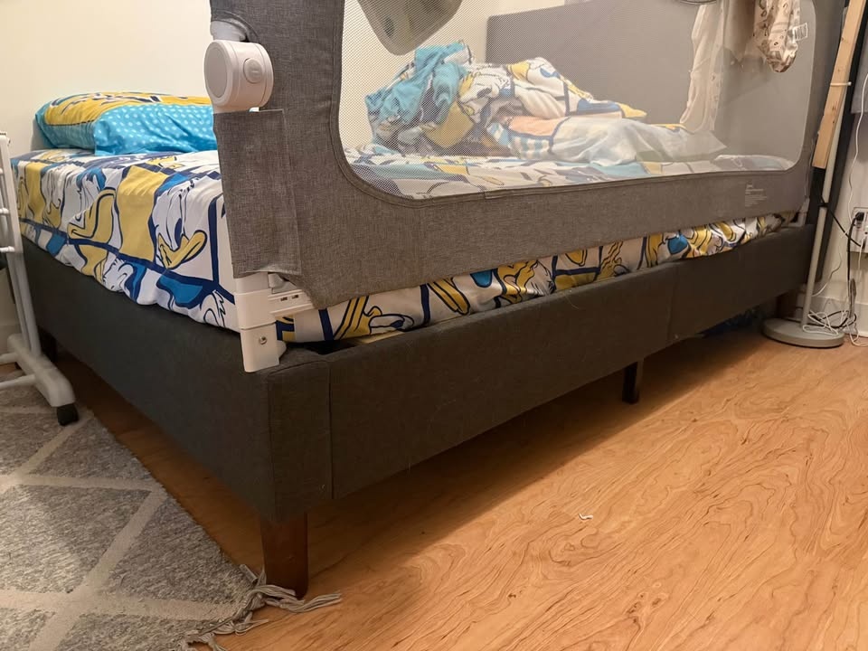 Zinus Judy 43" Upholstered Platform Bed Frame (Like New) - photo 5