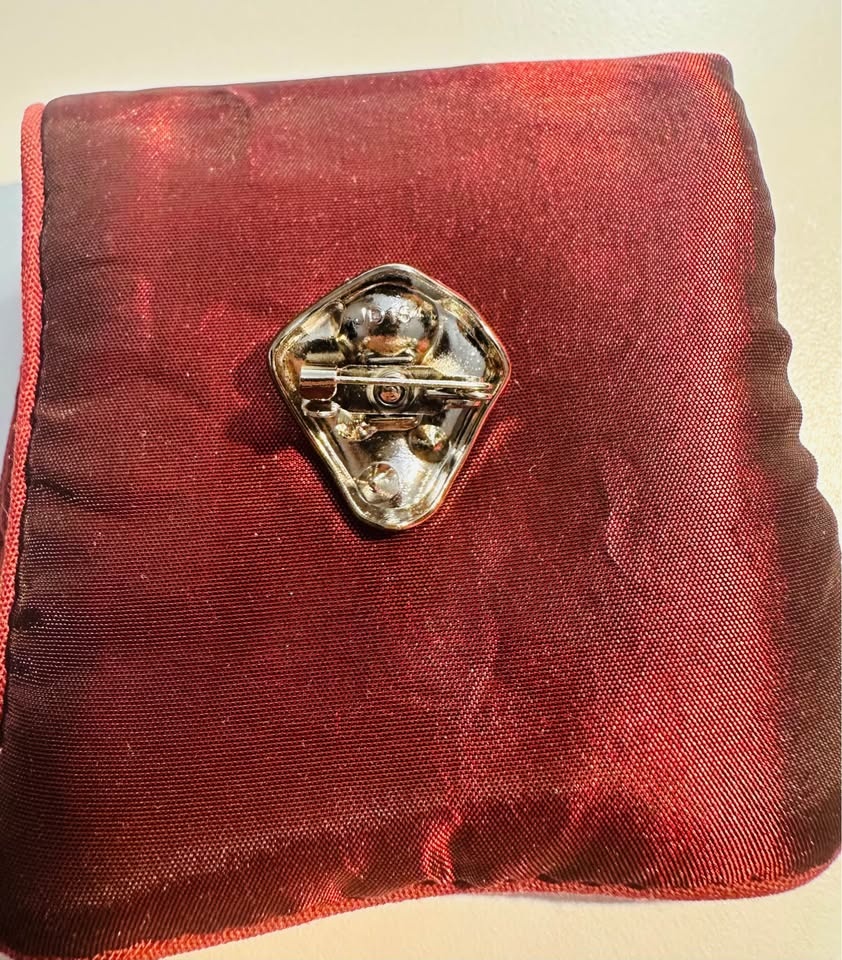 Shell Shape Brooch with Pearl and Shiny stones - photo 3