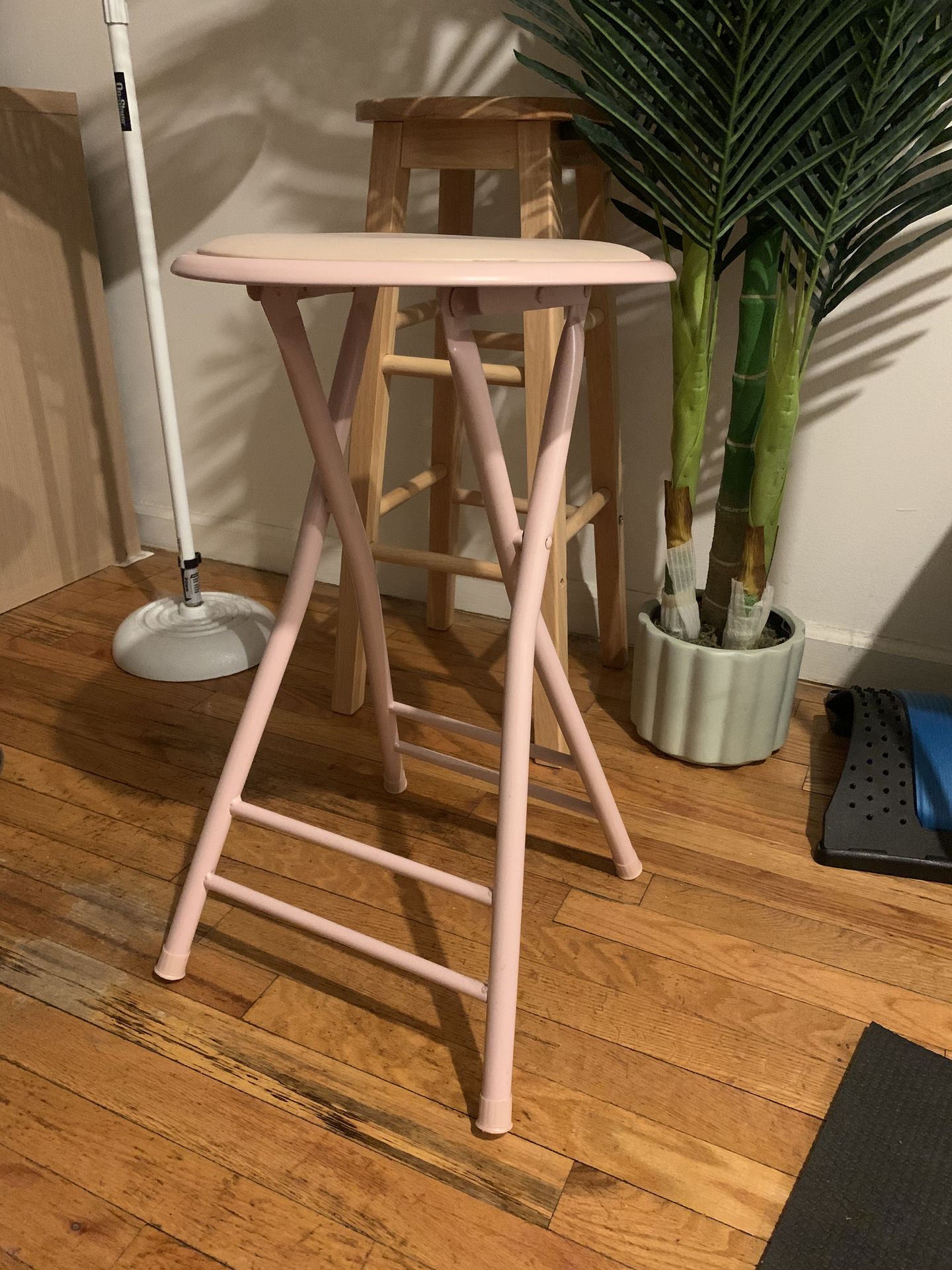 Angulo Backless 24-Inch Folding Stool - photo 2