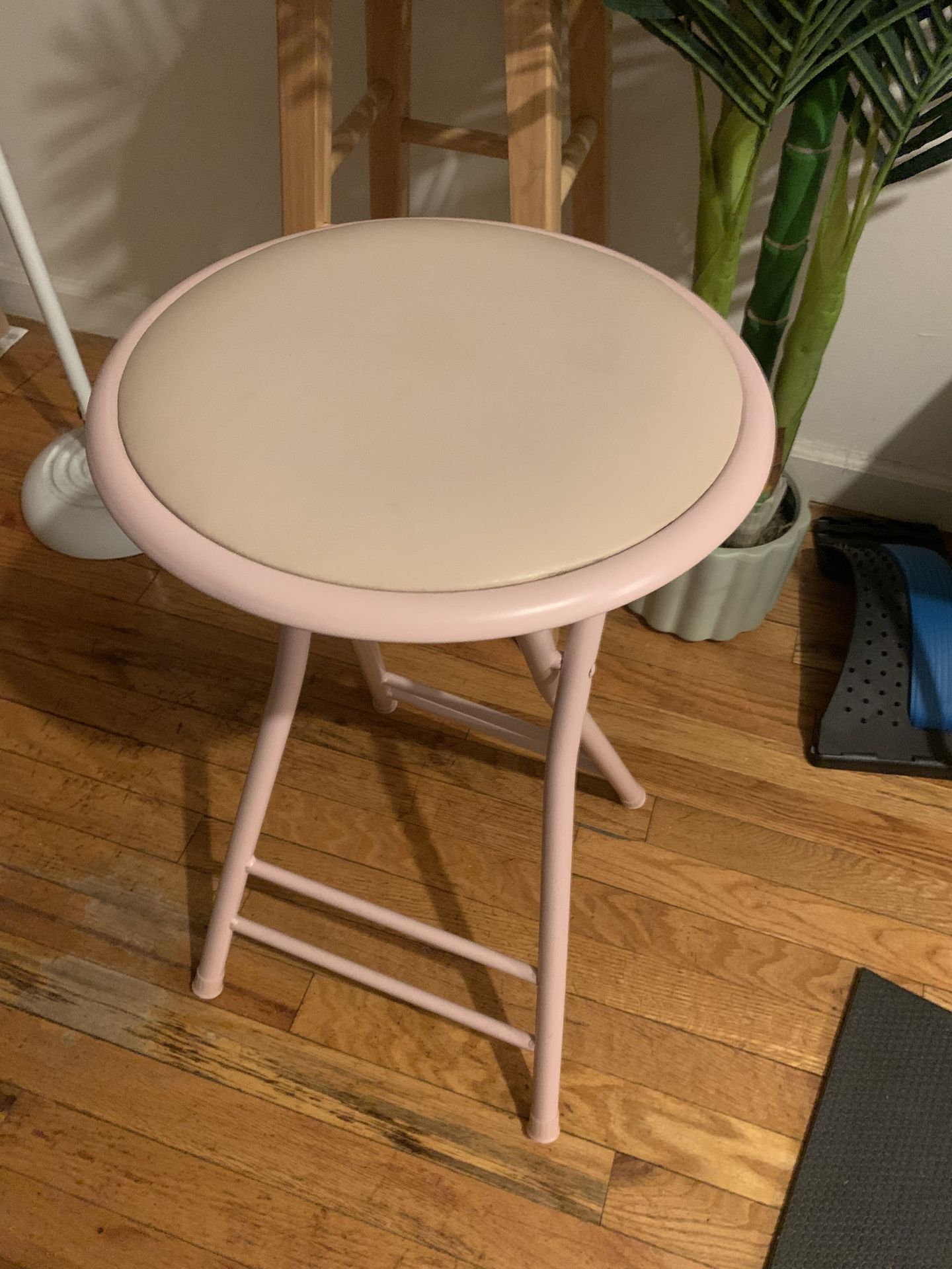 Angulo Backless 24-Inch Folding Stool - photo 3