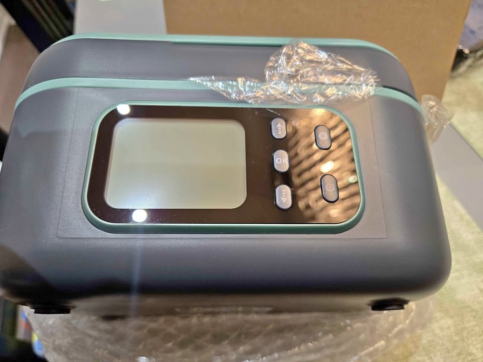 New Electric Lunch Box teal and gray with carrying bag