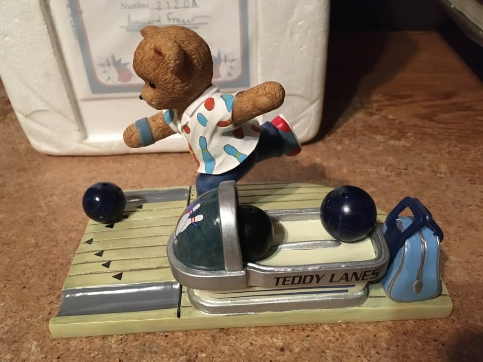 TEDDY LANES IT'S ALL IN THE DELIVERY BOWLING FIGURINE WITH COA - photo 2