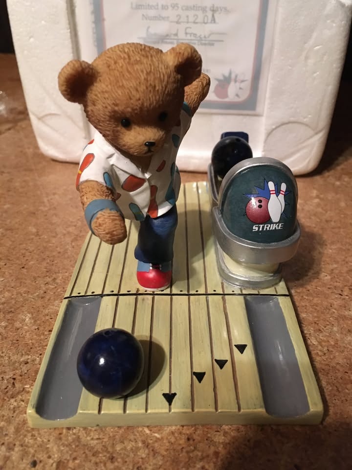TEDDY LANES IT'S ALL IN THE DELIVERY BOWLING FIGURINE WITH COA - photo 3