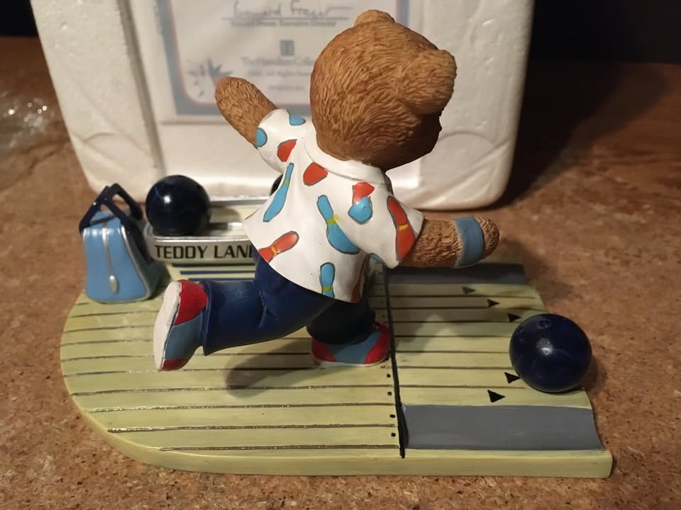 TEDDY LANES IT'S ALL IN THE DELIVERY BOWLING FIGURINE WITH COA - photo 4