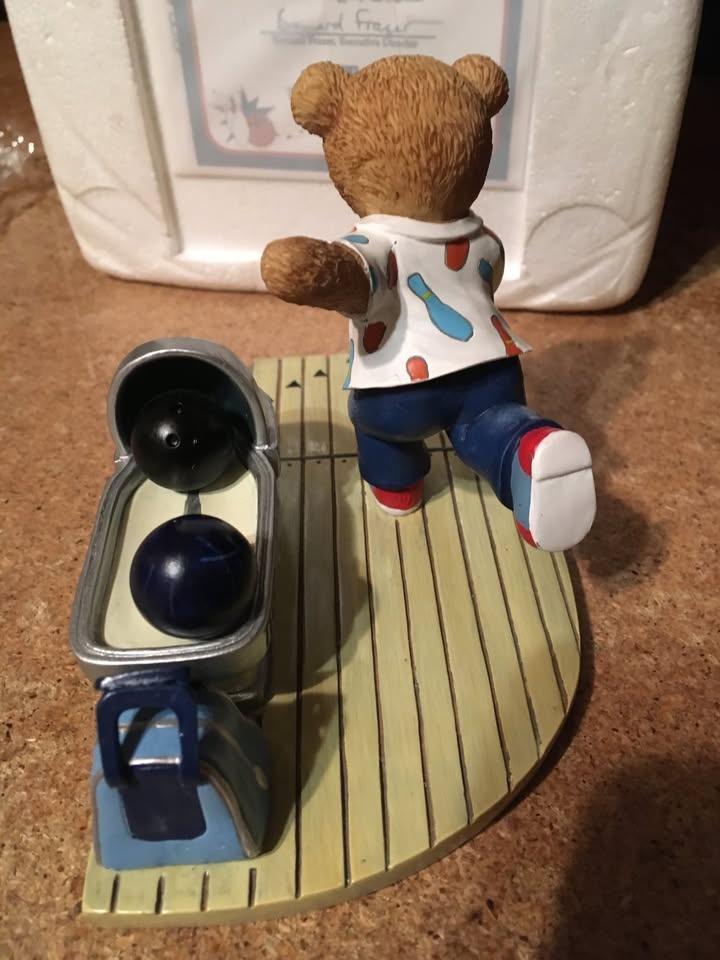 TEDDY LANES IT'S ALL IN THE DELIVERY BOWLING FIGURINE WITH COA - photo 5