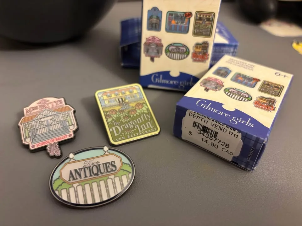 gilmore girls town icons pin — dragonfly inn image indicator(2)