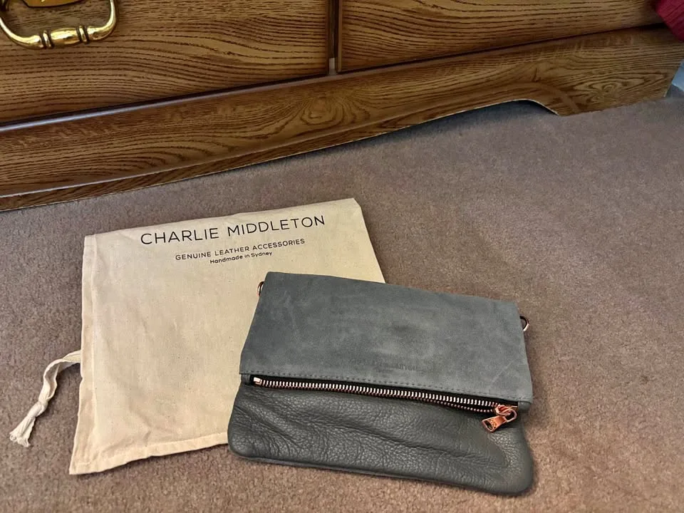 small leather purse thumbnail